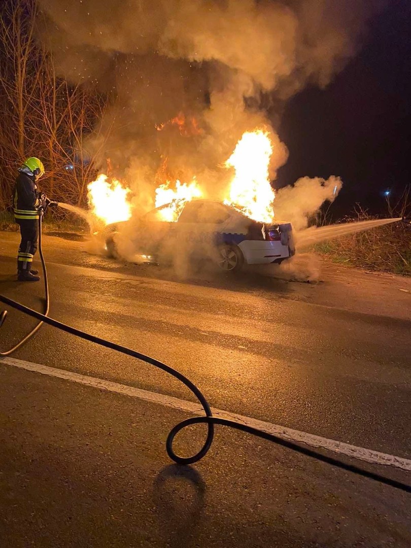 Požar uništio policijski automobil u Banjaluci 