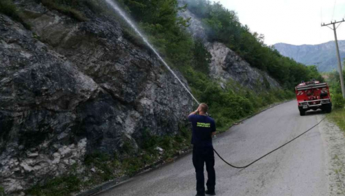 Požare u Konjicu gasio i helikopter OS BiH, ali je situacija i dalje teška