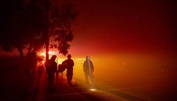 Požari divljaju Kalifornijom i Oregonom, vatra uništila grad u Vašingtonu