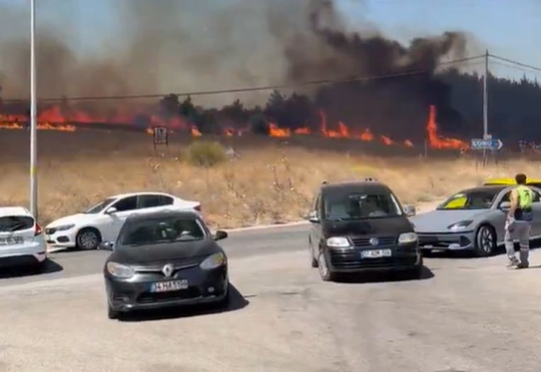 Požari haraju širom Turske, evakuisano stotine građana