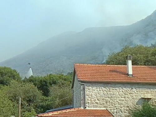 Bukte požari kod Trebinja: Vatra se približava kućama u selu