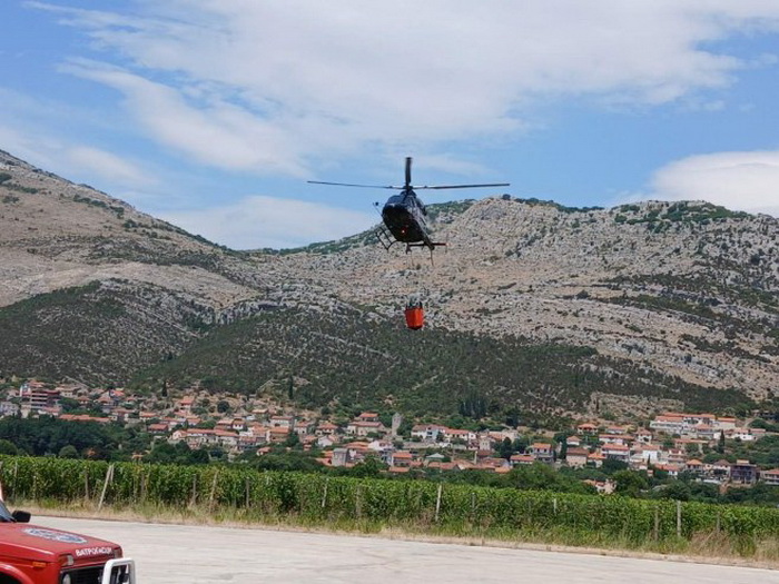 Požari kod Trebinja pod kontrolom: Piloti izbacili 650.000 litara vode