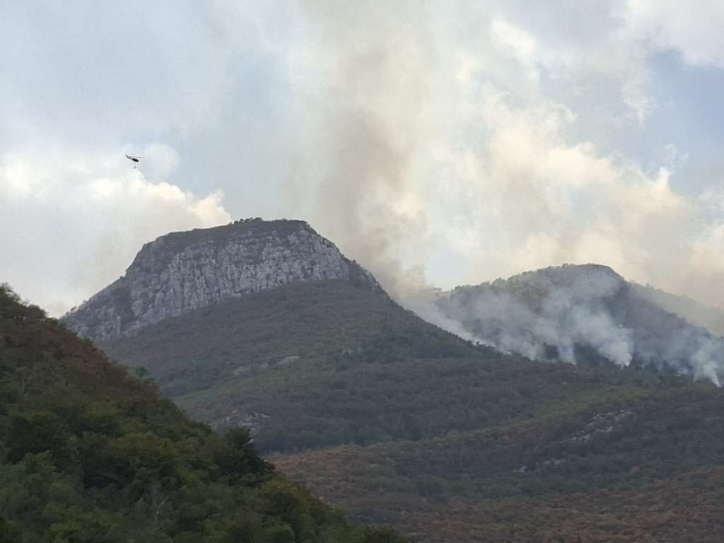 Požari na području Konjica i Prozor-Rame i dalje aktivni
