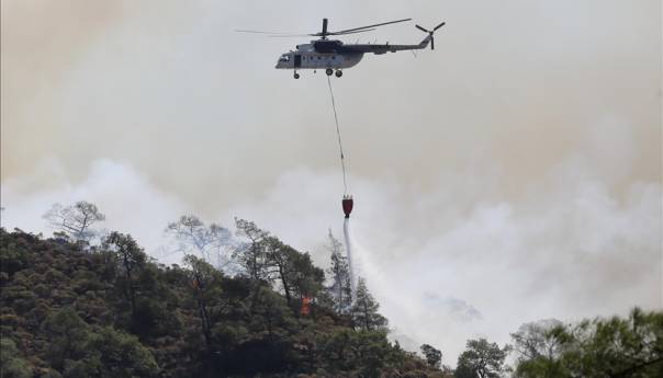 Požari u Marmarisu i Koycegizu ponovo se gase i iz zrak