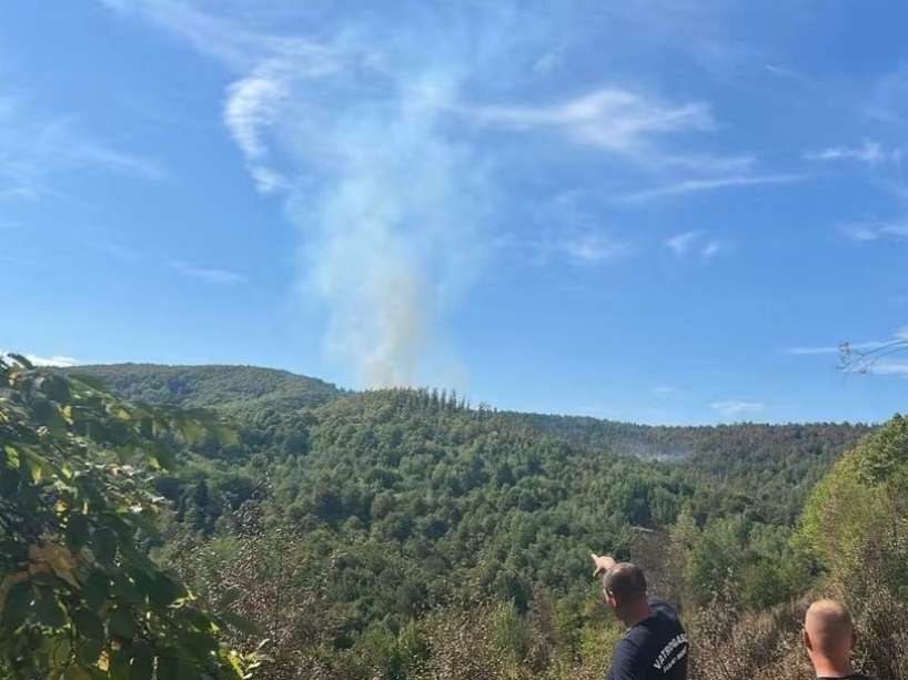 Požari u Sanskom Mostu i dalje van kontrole, vatrogascima prijete mine