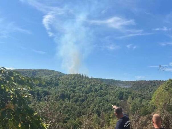 Požari u Sanskom Mostu i dalje van kontrole, vatrogascima prijete mine