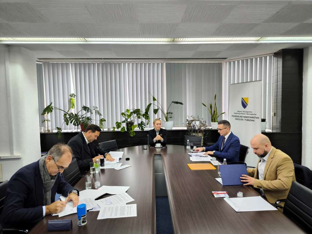 Pozder potpisala ugovore: Milion KM za zaštitu okoliša u FBiH