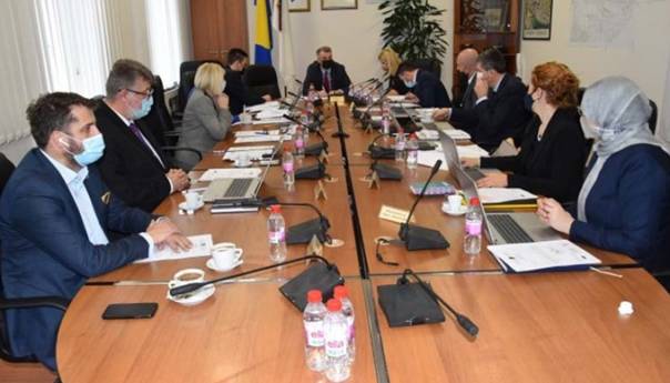 Poziv Vladi KS da otvori novi izolatorij, nabavi respiratore, lijekove