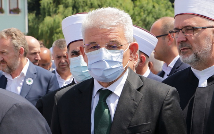 Pozivam ih da dožive katarzu, obiđu mjesta stradanja i poklone se žrtvama