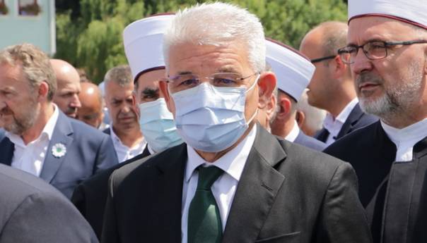 Pozivam ih da dožive katarzu, obiđu mjesta stradanja i poklone se žrtvama