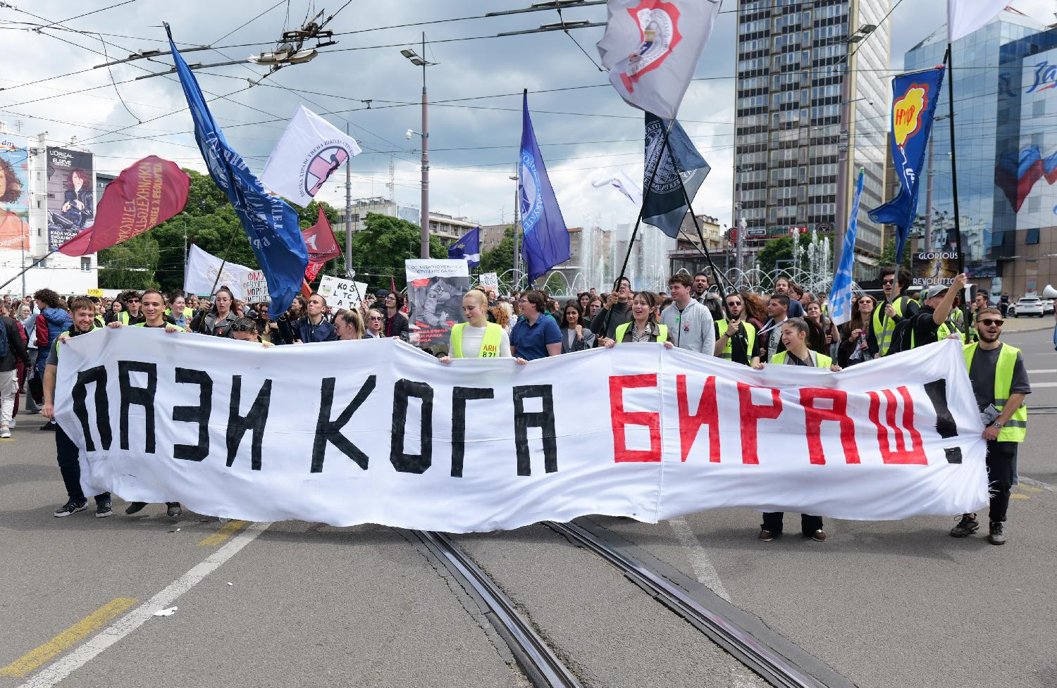Pozivi na vanredne izbore sa studentskog protesta u Beogradu