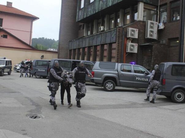 Poznat identitet uhapšenih Mađara u Tuzli, jedan negirao da je špijun