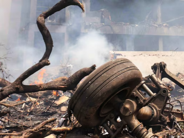 Poznat mogući uzrok pada aviona u Indiji, istraga u toku