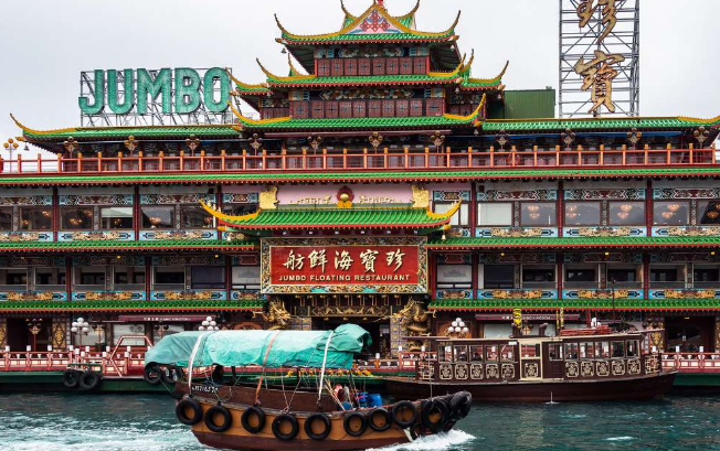 Poznati plutajući Jumbo restoran u Hong Kongu potonuo