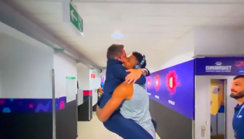 Pozzecco zaskočio Giannisa i od sreće ga izljubio