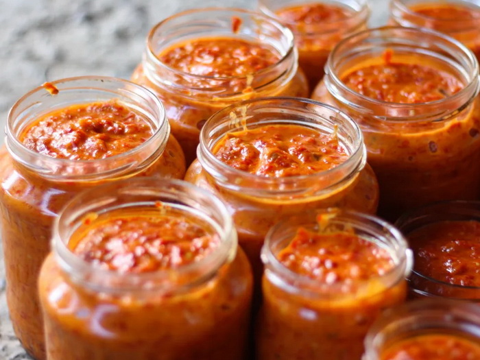 Pravi odnos sastojaka za domaći ajvar: Recept za savršenu gustinu
