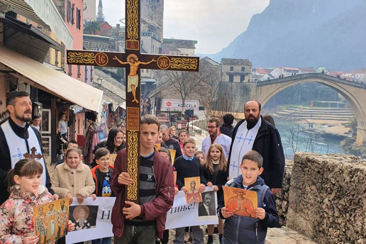 Pravoslavni vjernici u Mostaru pružili podršku SPC u Crnoj Gori