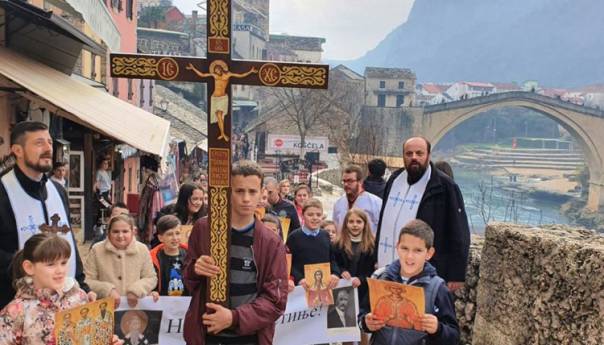 Pravoslavni vjernici u Mostaru pružili podršku SPC u Crnoj Gori
