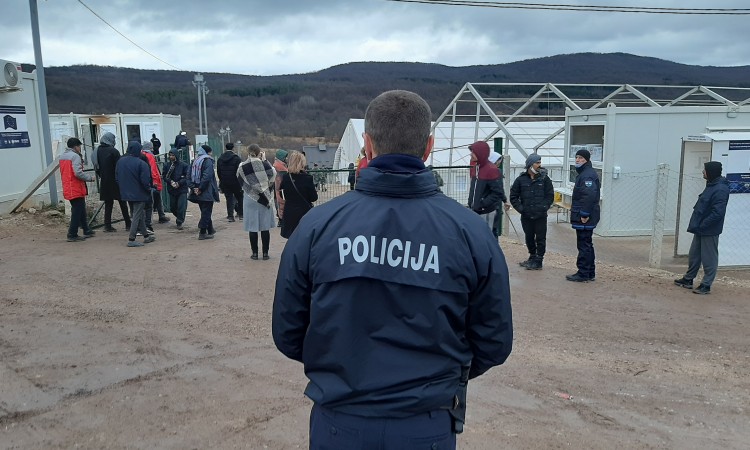 Prazni autobusi napustili Lipu, migranti vraćeni