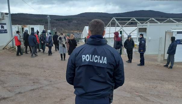 Prazni autobusi napustili Lipu, migranti vraćeni