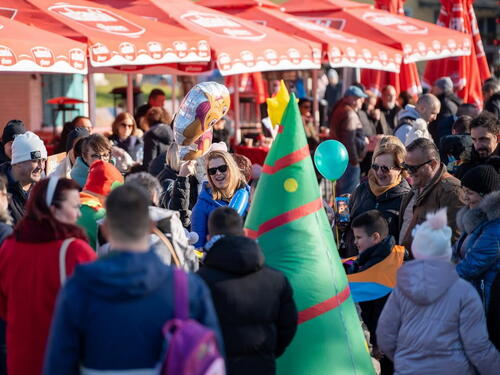 Praznični vikend u Tuzli: Proslavljena Dječija Nova godina, grad uljepšala oldtajmer čarolija
