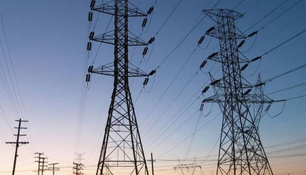 Prebačen na UKC RS nakon što ga je udarila struja