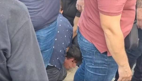 Pred HDZ-om uhapšen maloljetnik, imao molotovljev koktel, bombu...