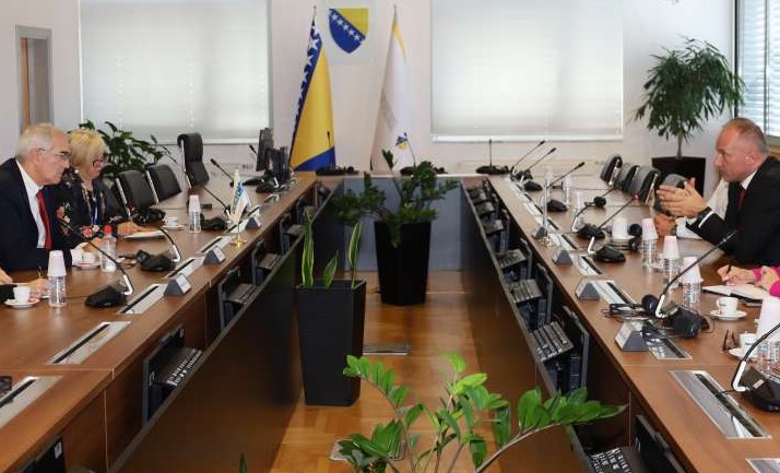 Pred izbore u BiH stiže upozorenje: U fokusu kupovina glasova i izborna tehnologija