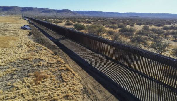 Pred kraj mandata Trump ide u Texas pregledati zid na granici