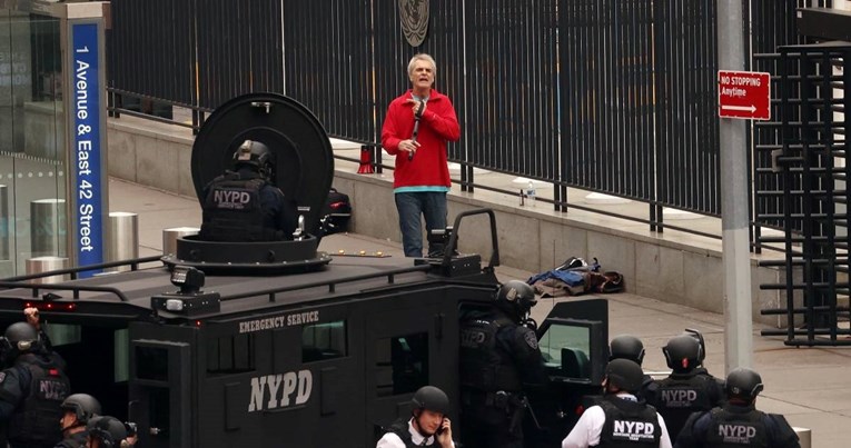 Predao se muškarac koji je naoružan kružio oko zgrade UN-a u New Yorku