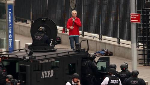 Predao se muškarac koji je naoružan kružio oko zgrade UN-a u New Yorku