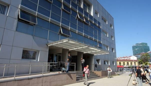 Predložen pritvor osumnjičenom za spolno uznemiravanje