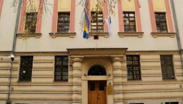 Predložen pritvor za nastavnika iz Ilijaša osumnjičenog za bludne radnje