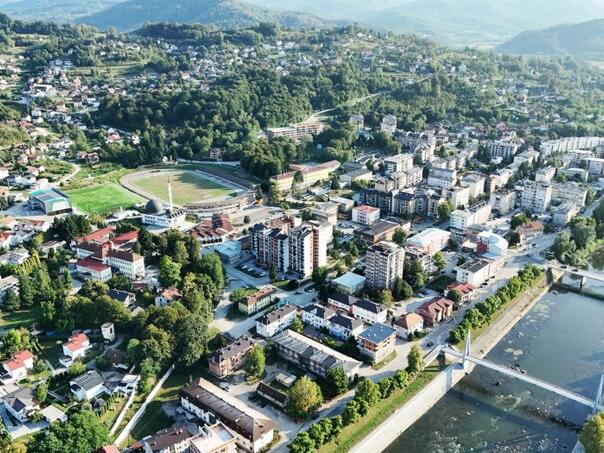 Predložen pritvor za nastavnika iz Zavidovića osumnjičenog za spolni odnos sa učenicom