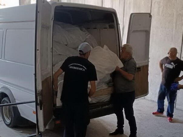 Predmeti iz masovnih grobnica predati Memorijalnom centru Srebrenica