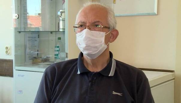 Kon: Premišljanje o vakcinaciji postaje opasno