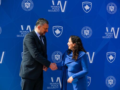 Predsjednica Kosova odlikovala Majke Srebrenice, Srbija prozvala Konakovića