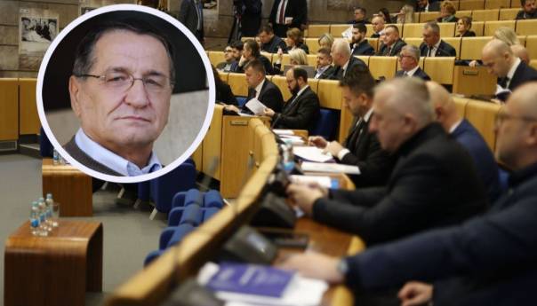 Predsjednik ANUBiH kritikuje Parlament: Uništavaju sve državno