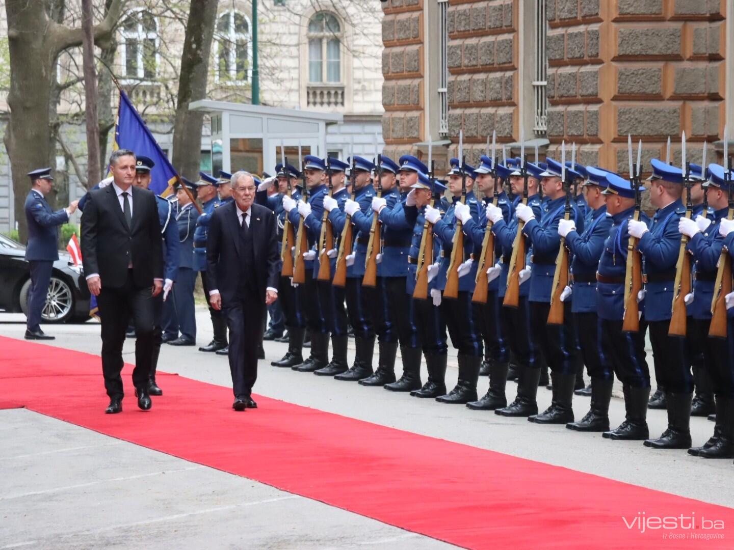 Predsjednik Austrije Alexander Van der Bellen svečano dočekan ispred Predsjedništva BiH