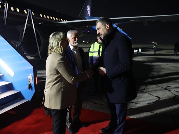 Predsjednik Češke stigao u posjetu BiH, dočekao ga Konaković