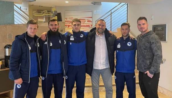 Predsjednik FK Sarajevo posjetio nogometaše BiH prije meča sa Amerikancima