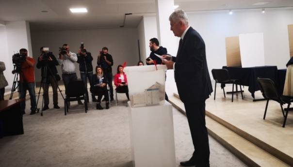 Predsjednik HDZ-a Dragan Čović glasao u Mostaru