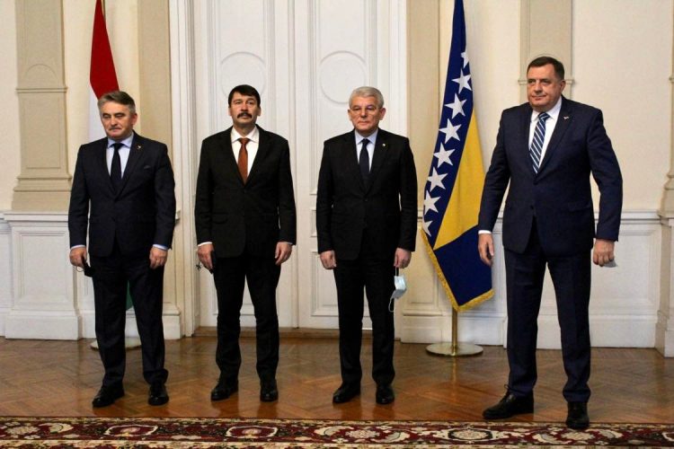 Predsjednik Mađarske stigao u Predsjedništvo BiH, dočekao ga je i Dodik