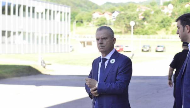 Predsjednik SBB-a Fahrudin Radončić u Srebrenici