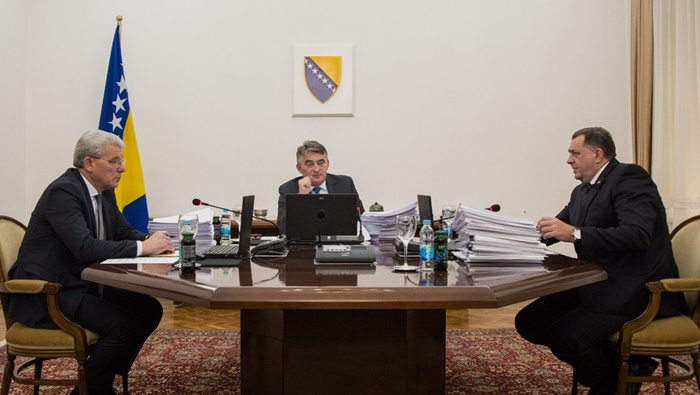 Poziv Macronu za posjetu, Dodik protiv poziva Đukanoviću