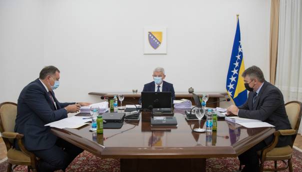 Predsjedništvo BiH prihvatilo poziv iz Pariza