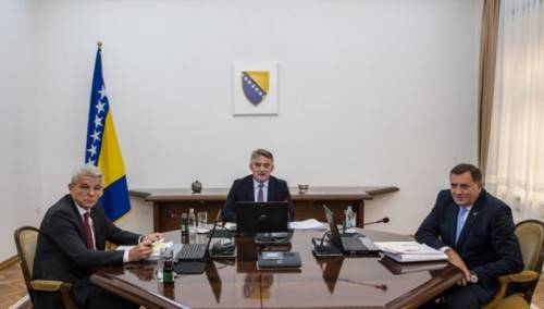 Predsjedništvo BiH šalje poziv Emmanuelu Macronu