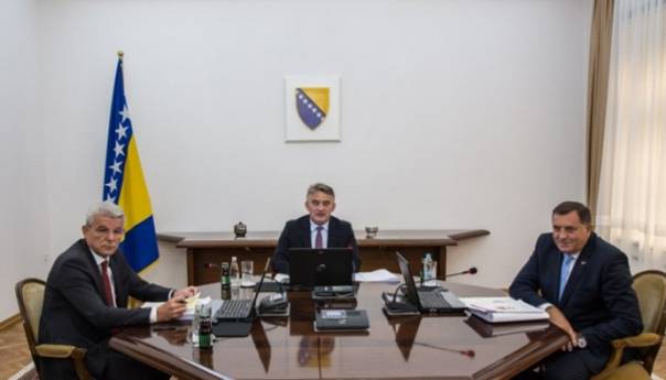 Predsjedništvo BiH šalje poziv Emmanuelu Macronu