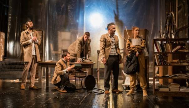 Predstava 'Kreketanje' priča o putovanju na onaj svijet