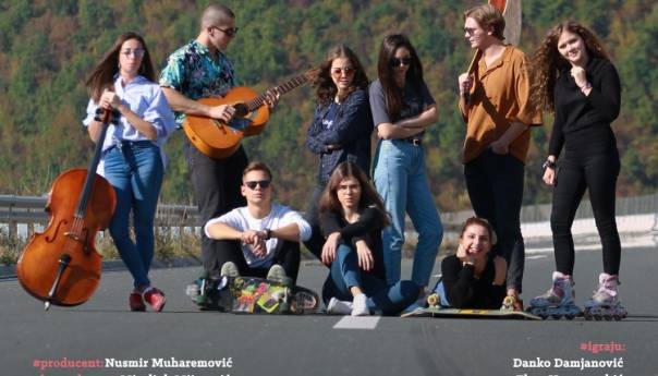 Predstava 'Mladi u doba korone' na mini turneji